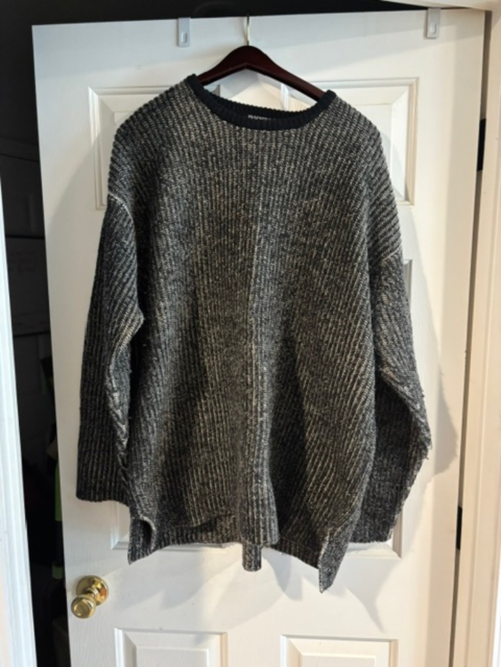 DKNY Heavy 100% wool Mens sweater- SZ XL